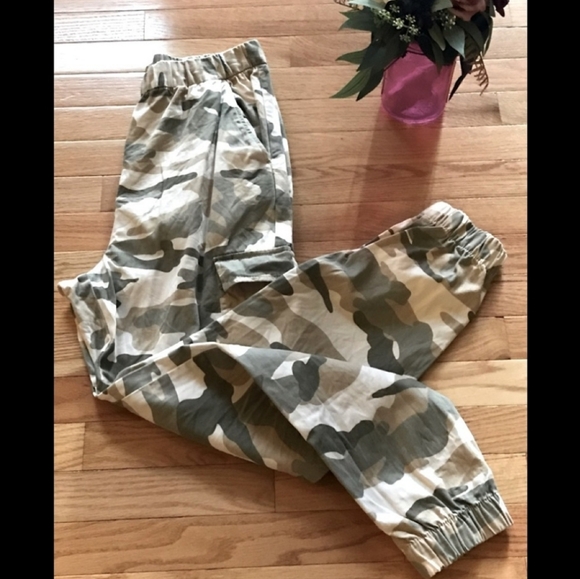 Sz 8 | H & M | Cargo Camouflage Pants💃🏽 - Picture 2 of 4